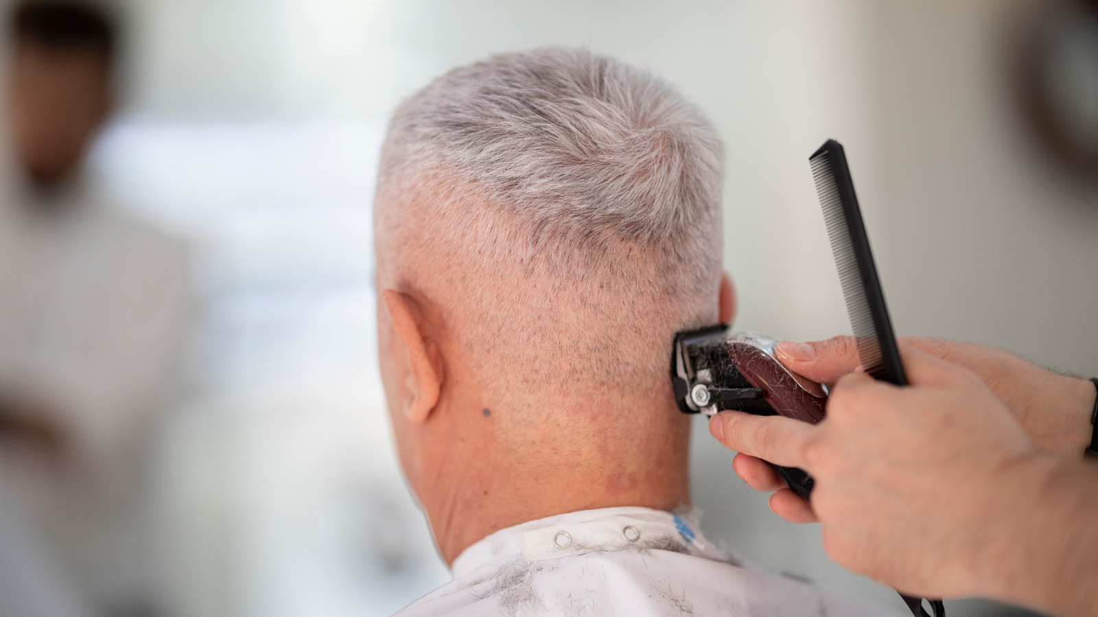 Classic Haircut vs. Modern Haircut: Which Style Should You Choose?